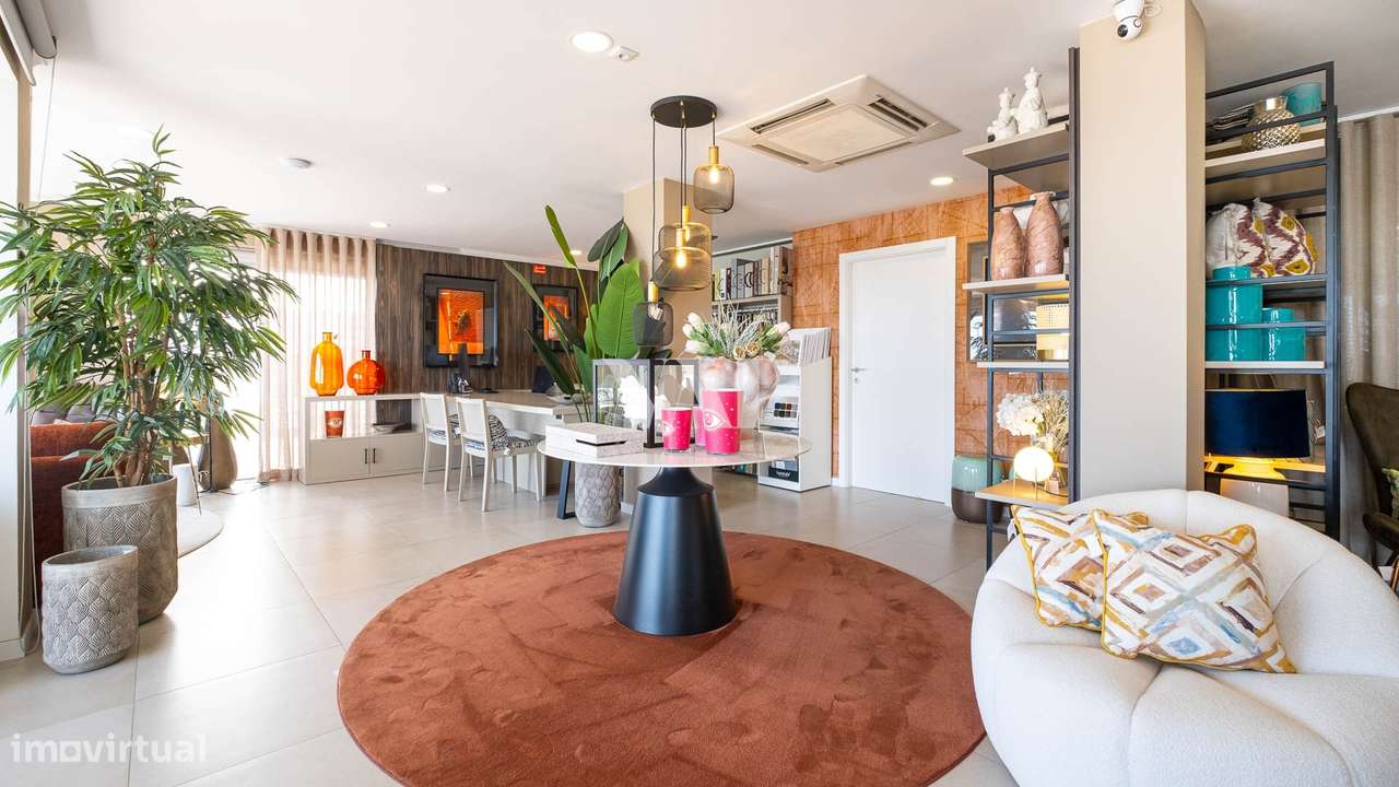 Loja com cave situada na avenida da praia de Quarteira - Grande imagem: 5/11