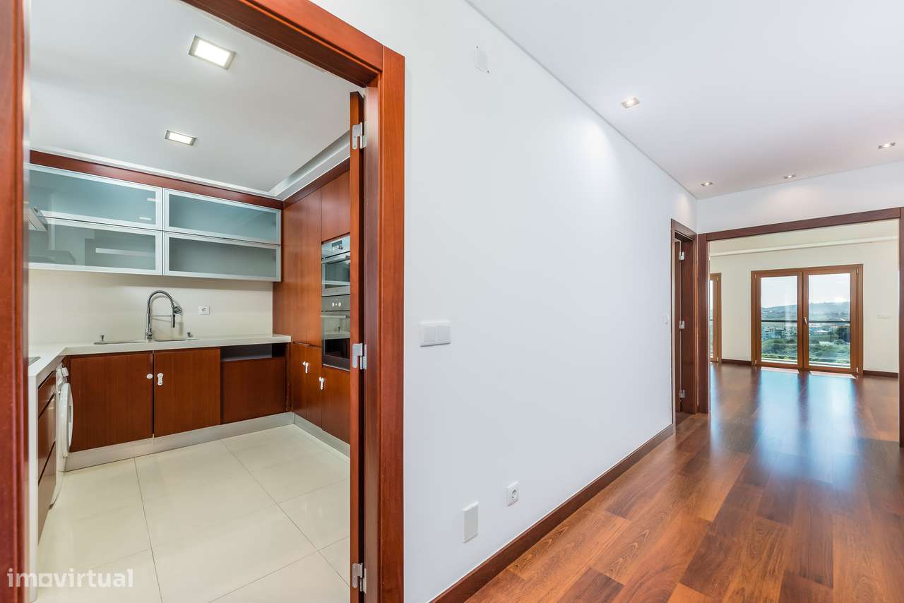 T2 | Condomínio Qta. Comendadeiras | Piscina | Varandas | Parqueamento-10