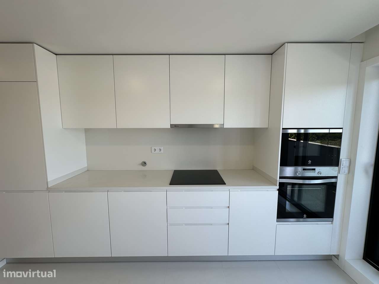 ÚNICO - T3+1 Novo, Último Piso, c/ Varandas e Garagem 3 automóveis-8