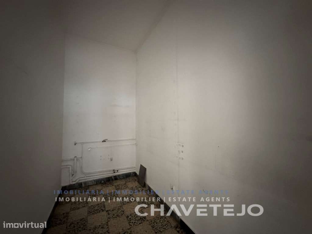 Loja com 78 m2 e boas montras perto de serviços e transportes públi... - Grande imagem: 4/7