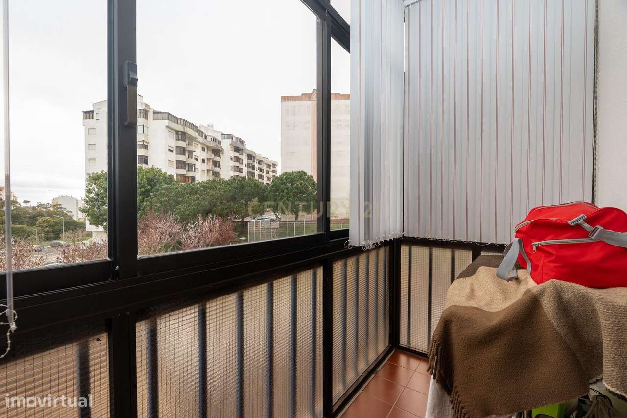 Apartamento de tipologia T2, com box e varandas, localizado em Rio de - Grande imagem: 5/35