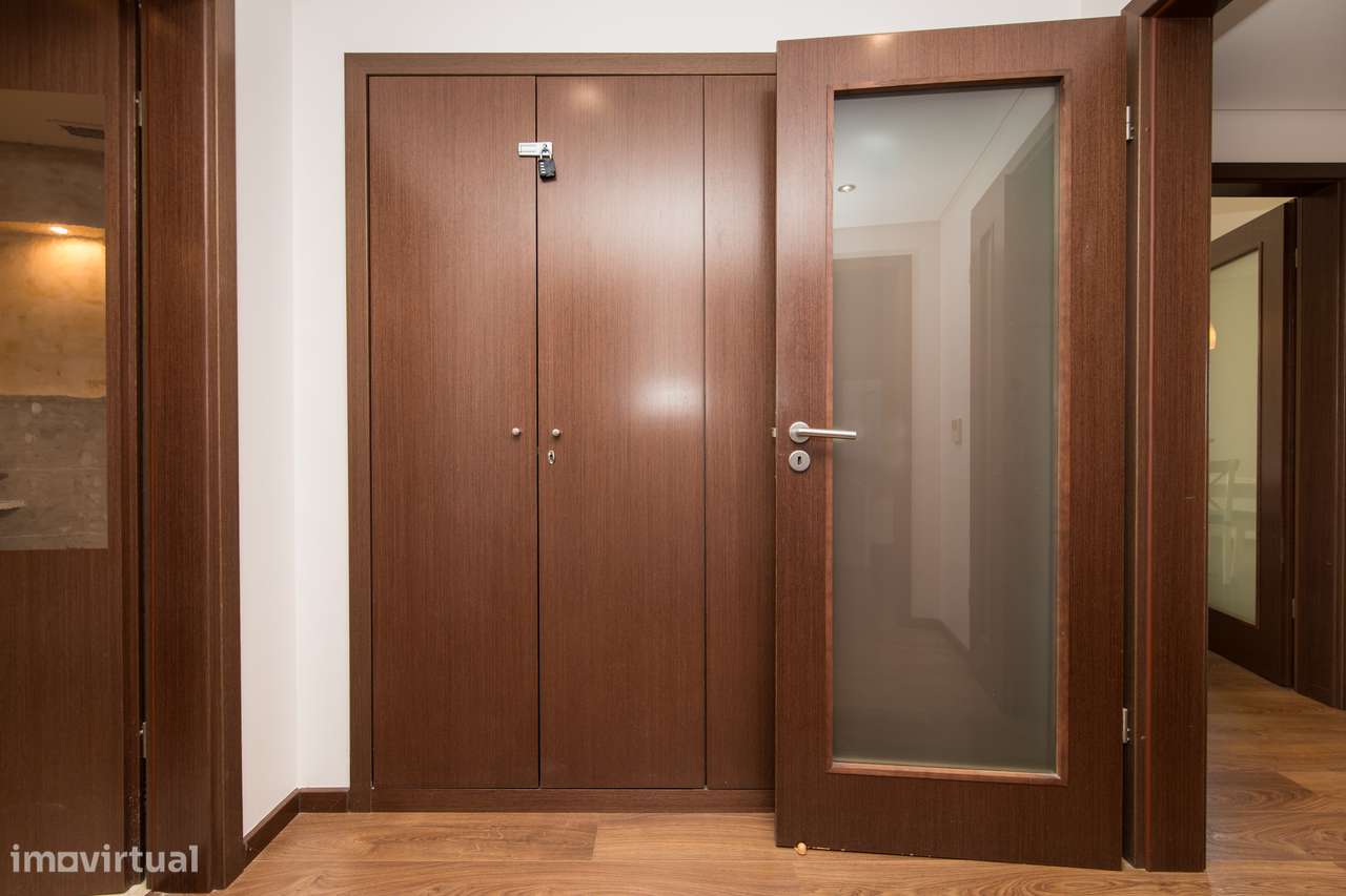 Apartamento T2 logradouro piscina vista mar e vila Sesimbra-29