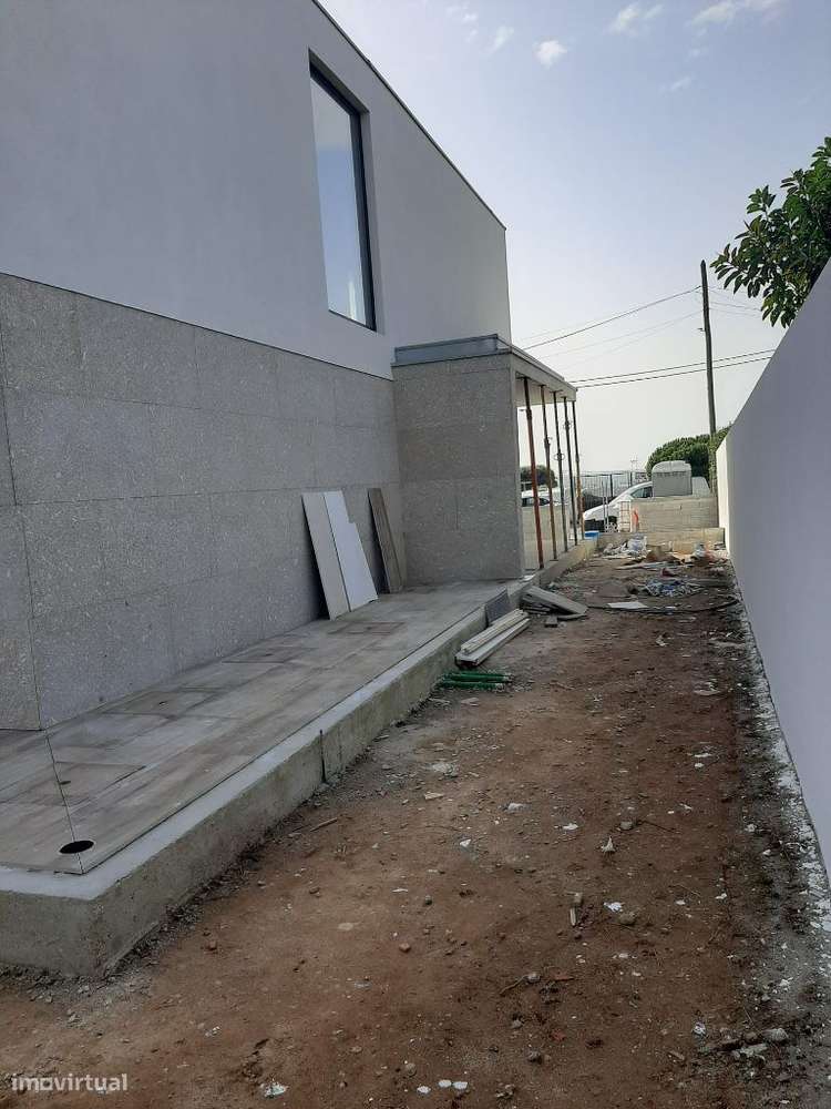 Vende Moradia T-4 - 100m Praia Madalena em fase de acabamentos - Grande imagem: 4/54