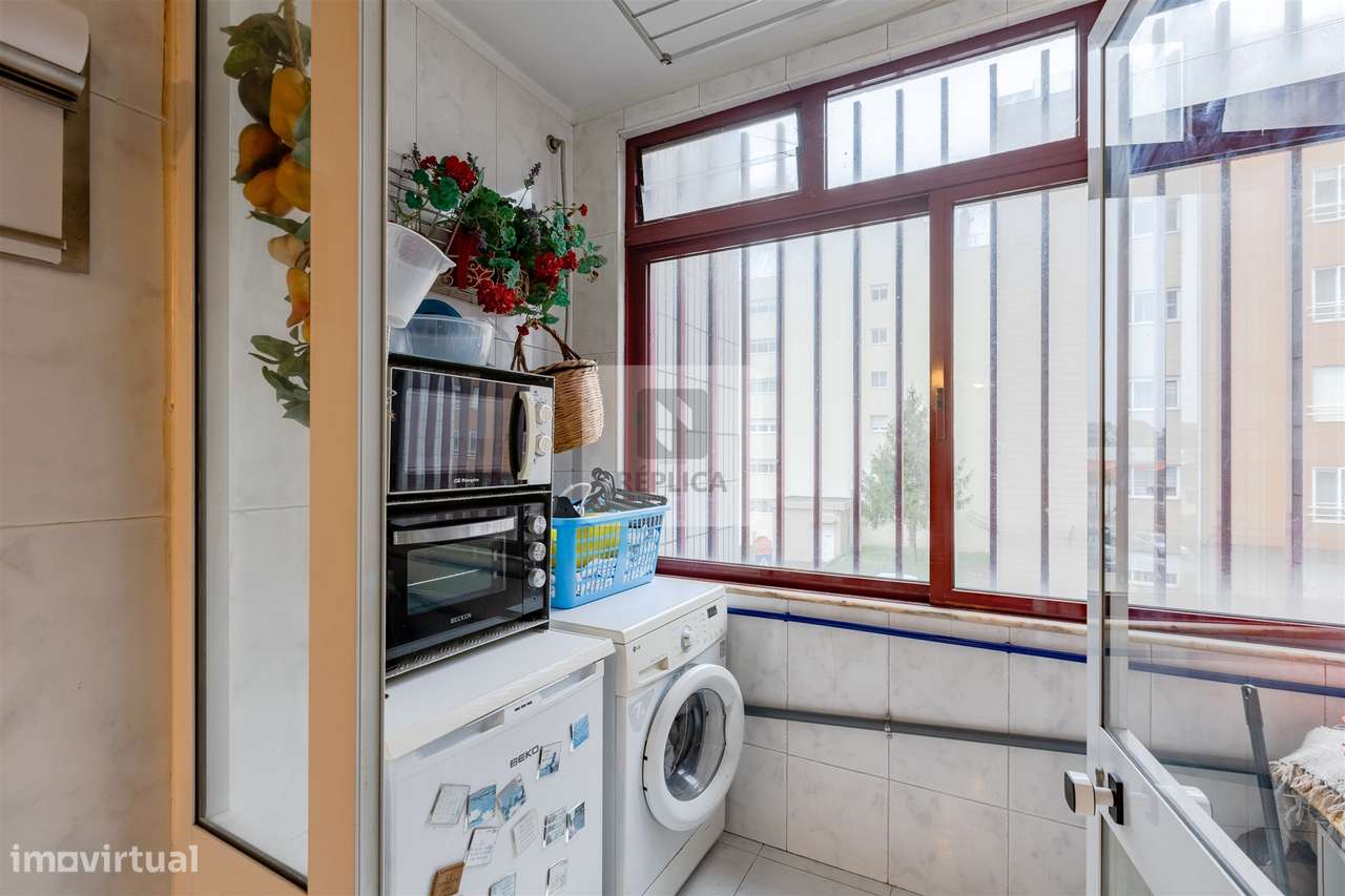 Apartamento T4 Com áreas generosas em Vilar do Paraíso-11