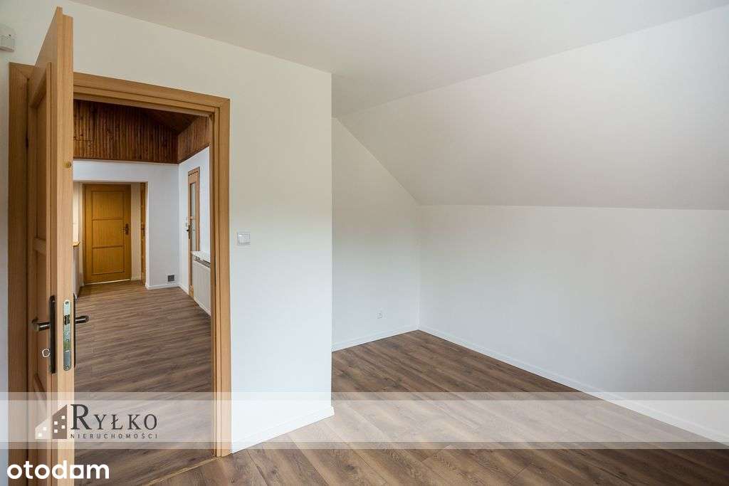 Przestrzenny dom w ciszy, z możliwą działalnością-11