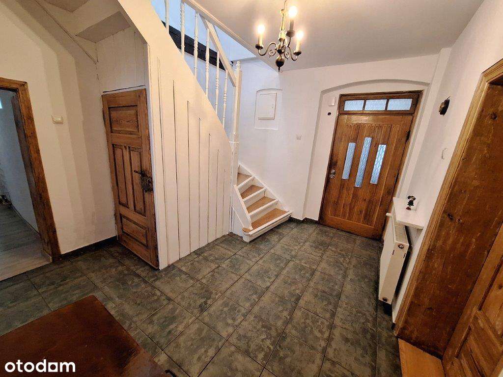 Przestronny dom z dużym ogrodem-10