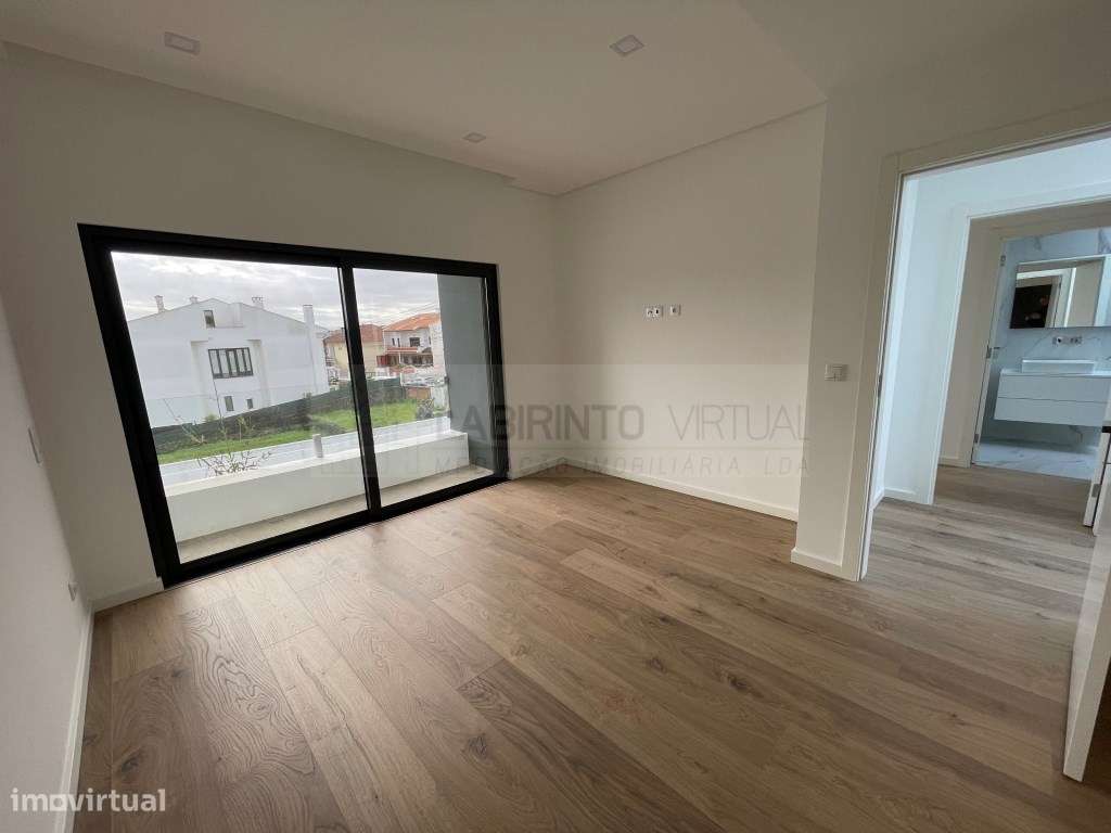 Vende-se Moradias T4 em Condomínio privado, no Fanqueiro - Loures-19