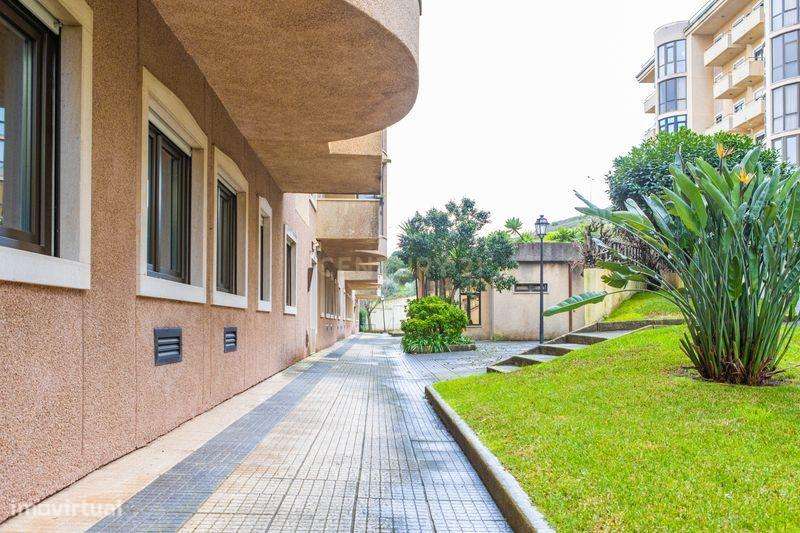 Apartamento T2 C/ elevador - Condomínio Fechado em Mina de Água, Amado-27