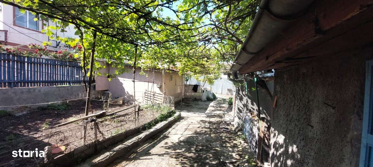 Teren de vanzare 300mp toate utilitatile - Imagine principală: 2/8