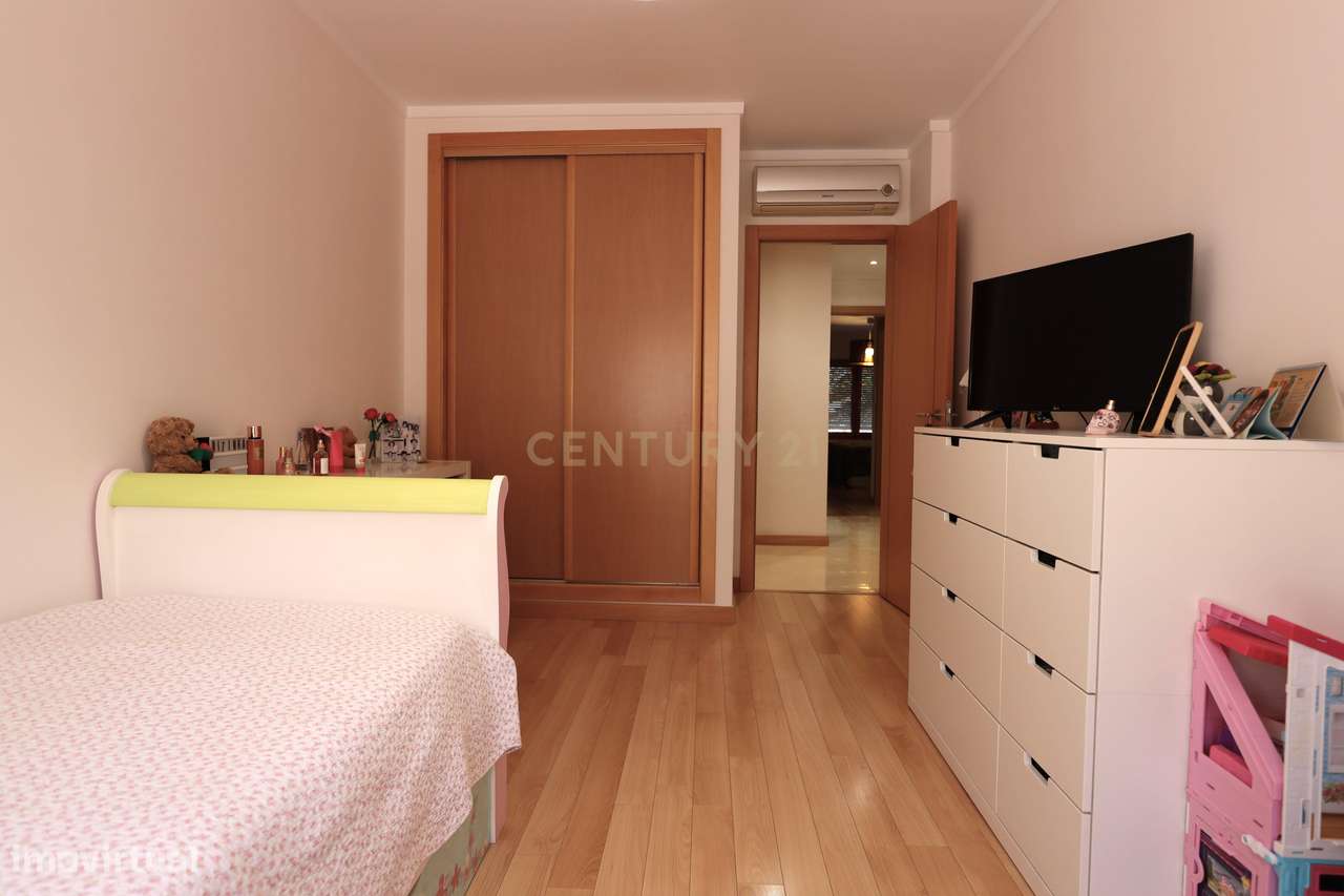 Apartamento T3  || Box 3 viaturas-30