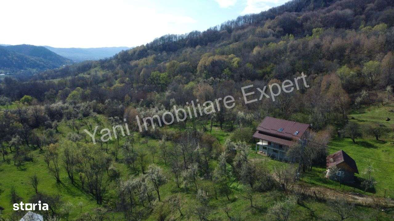 Casă de vacanță de vânzare în comuna Corbi, județ Argeș. - Imagine principală: 3/20