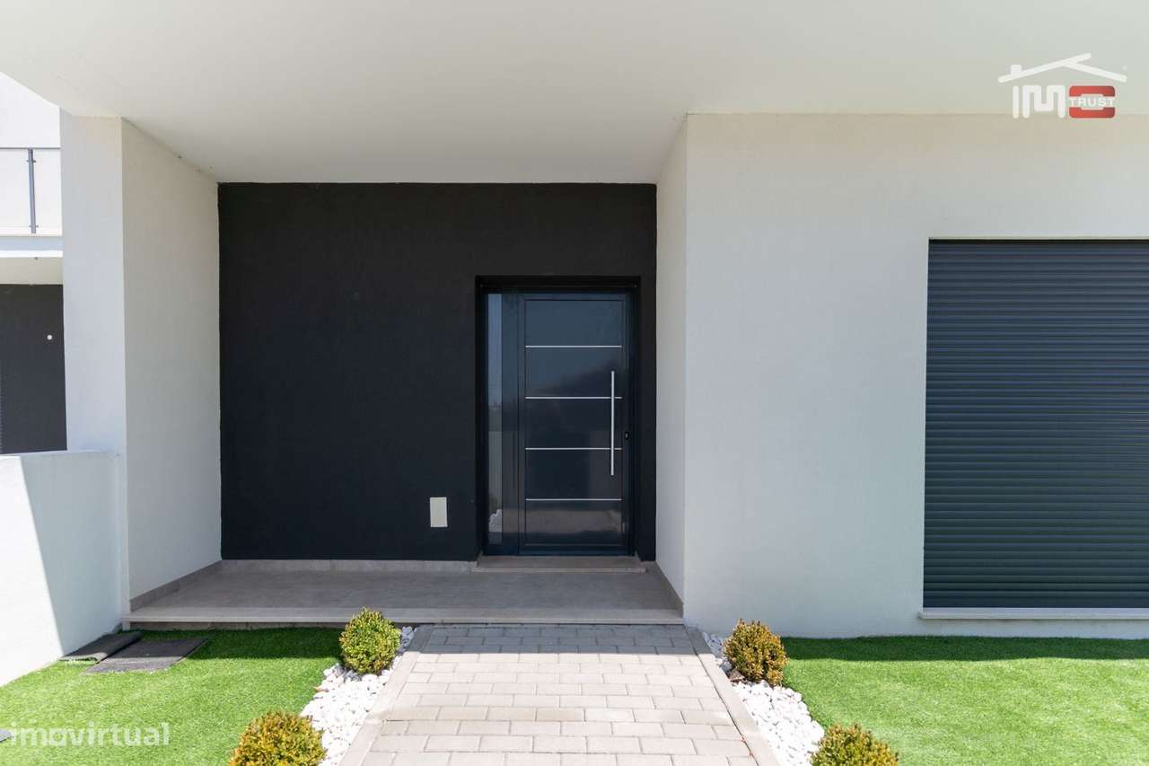 Moradia Geminada T3 inserida num terreno de 3.861 m2 em Ourém  PRES... - Grande imagem: 5/37