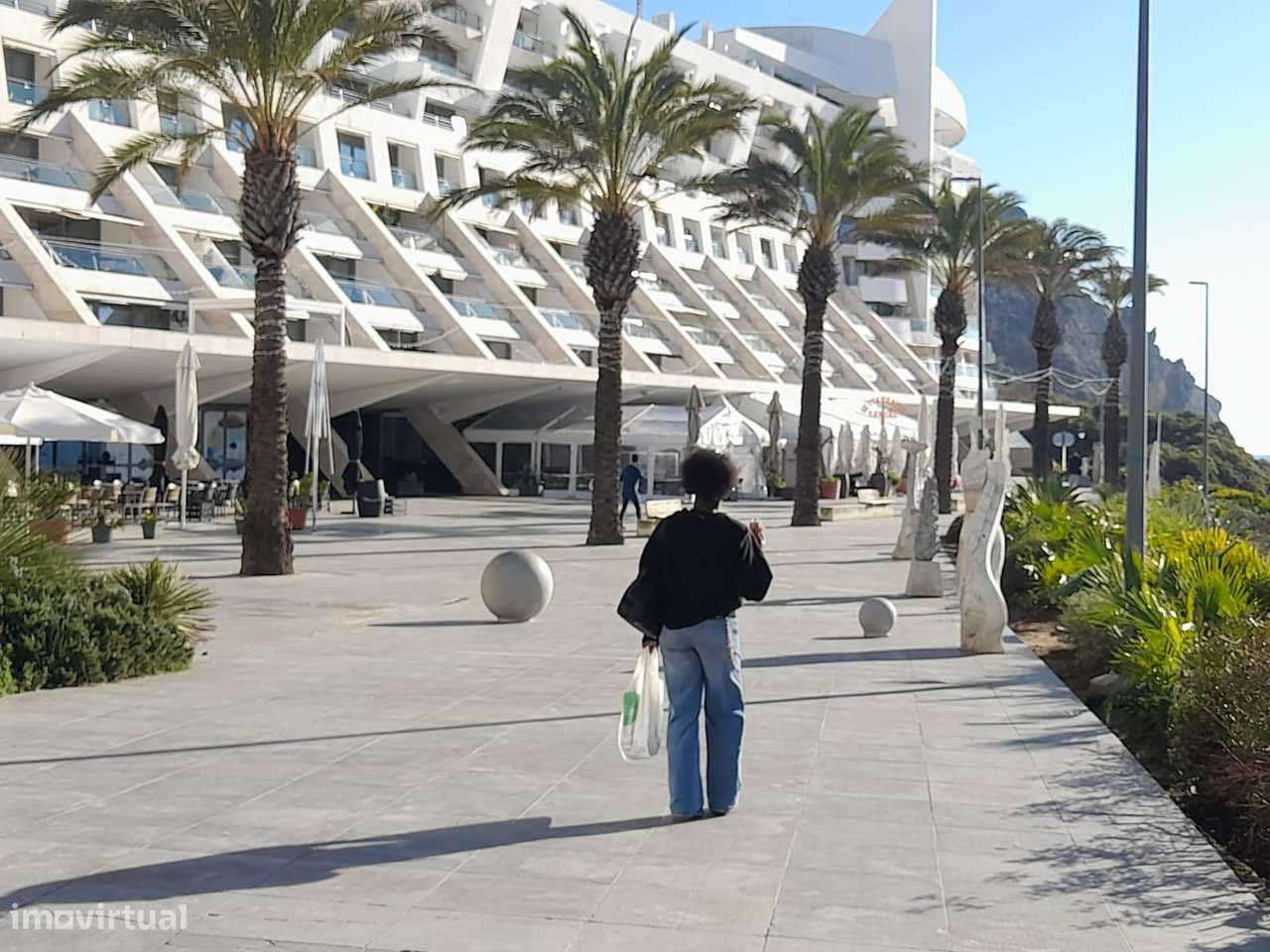 Espaço Comercial na conhecida Praça da Califórnia, em Sesimbra - Grande imagem: 5/19