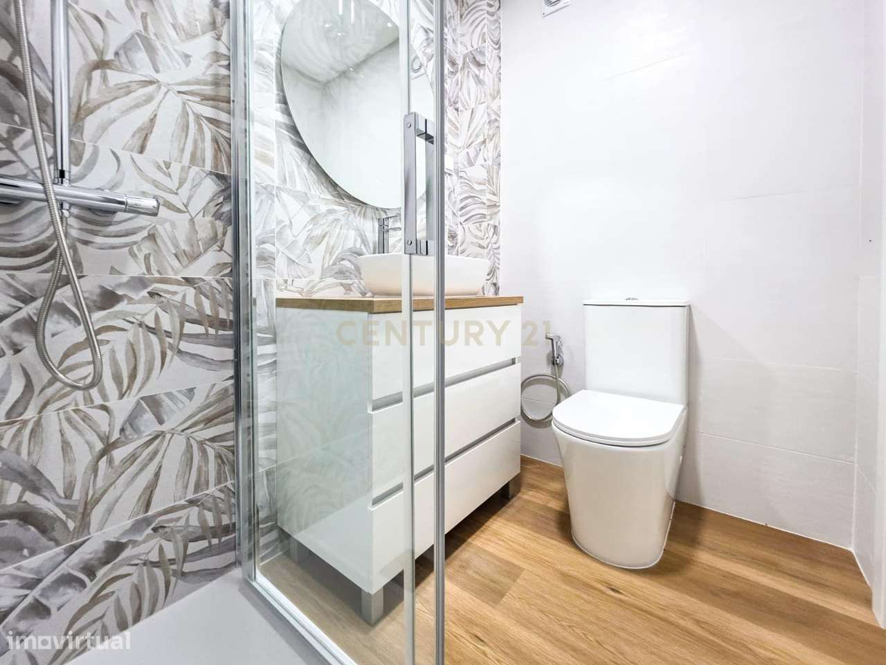 Apartamento Renovado em Setúbal com Vista para a Cidade-18