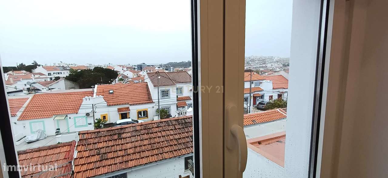 MORADIA T2 com JARDIM * Bairro tranquilo Cova Piedade Almada * 25 min-28