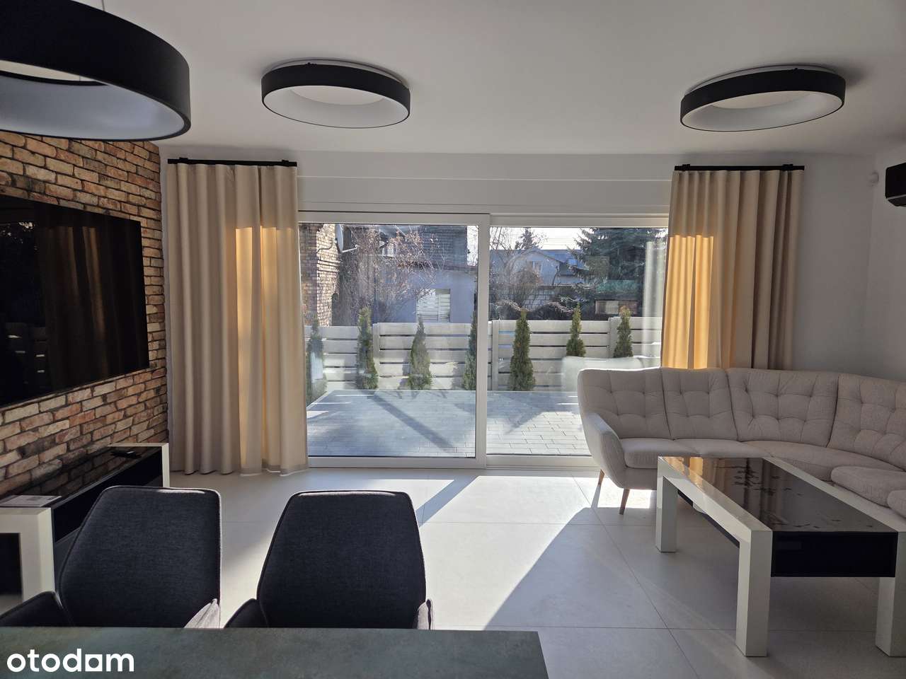 Grunwald - Gotowy, Umeblowany, Wysoki Standard Wykończenia, Garaż-0