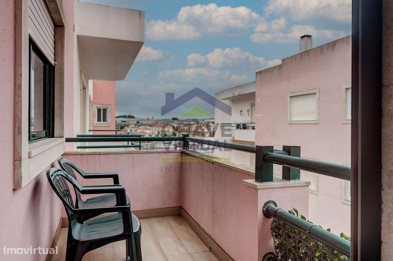 Apartamento T3 com Sótão Amplo - Centro Bombarral-8