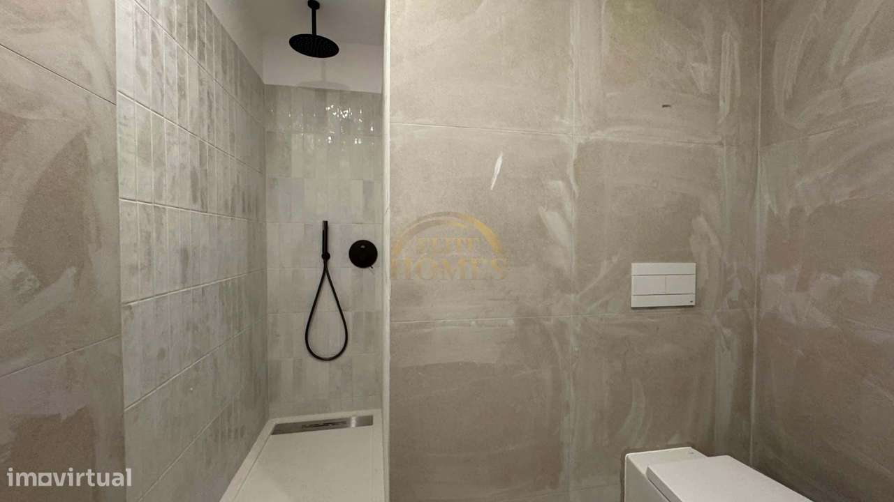 Apartamento T5 convertido num Luxuoso T3 – Av. Conde Valbom, Avenidas-10