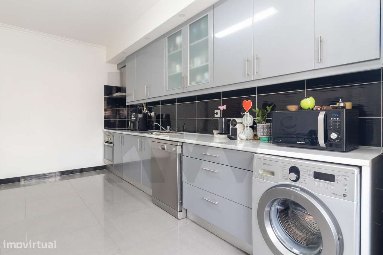 Apartamento T4 Duplex na Amora-17