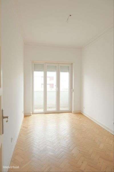 Av. De Roma - Apartamento renovado T4 + 2 WC - Grande imagem: 5/8