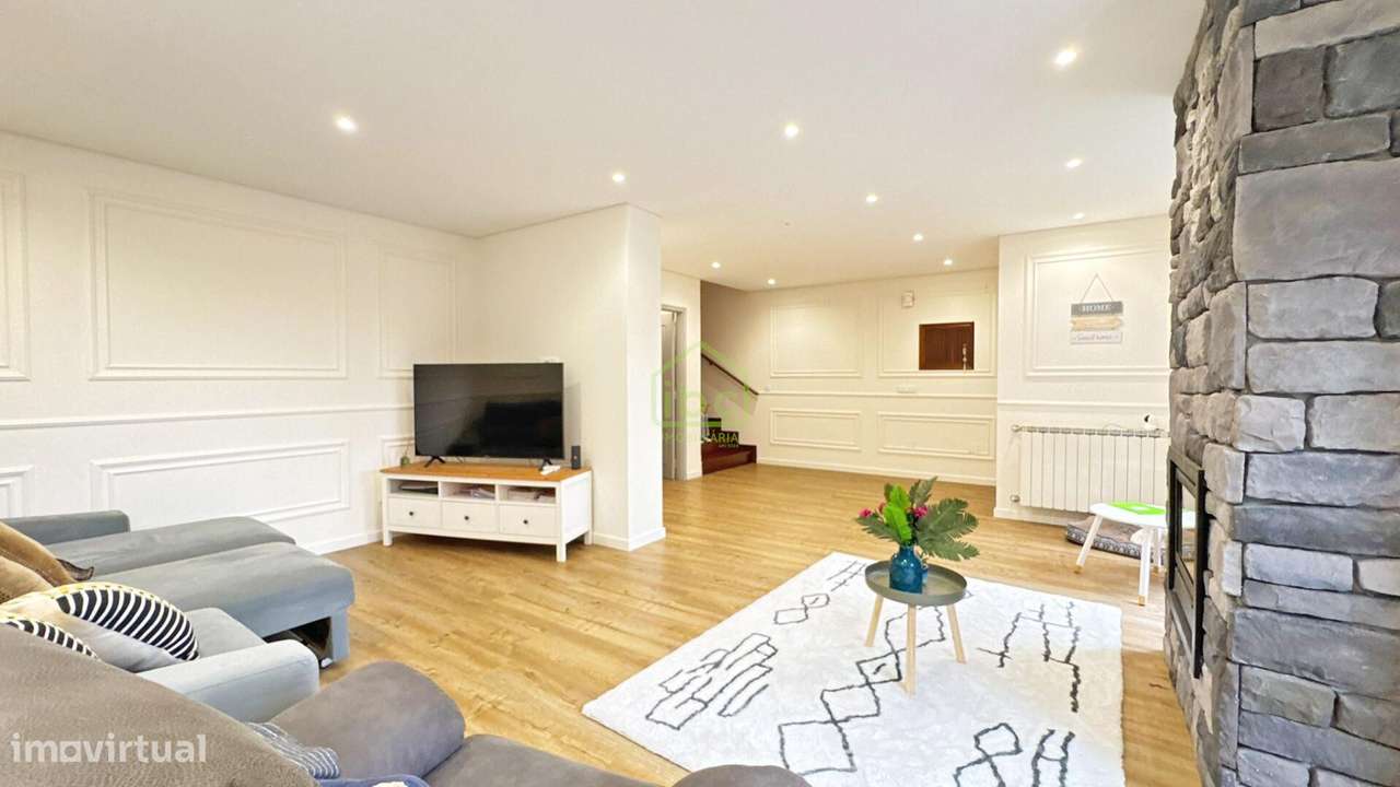 Moradia T4 com garagem e espaço exterior no centro da Póvoa de Varzim - Grande imagem: 4/16