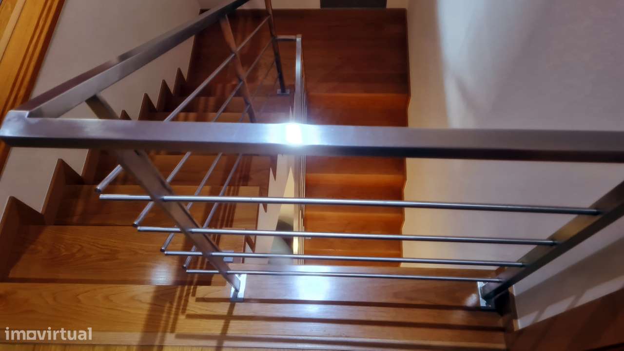 Apartamento duplex T4 com 3  garagens-3