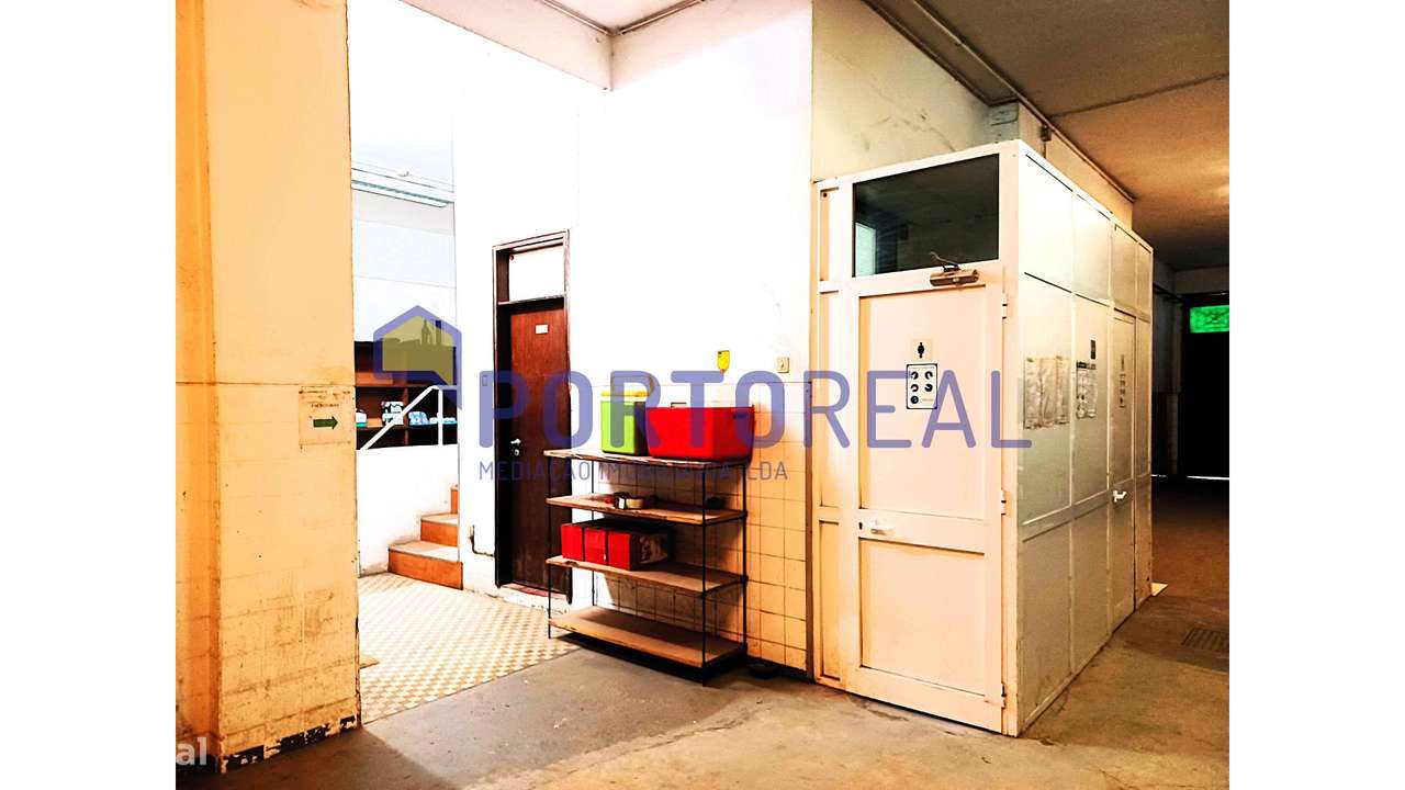 Armazém 2 entradas na Rua Zambeze- Porto-17