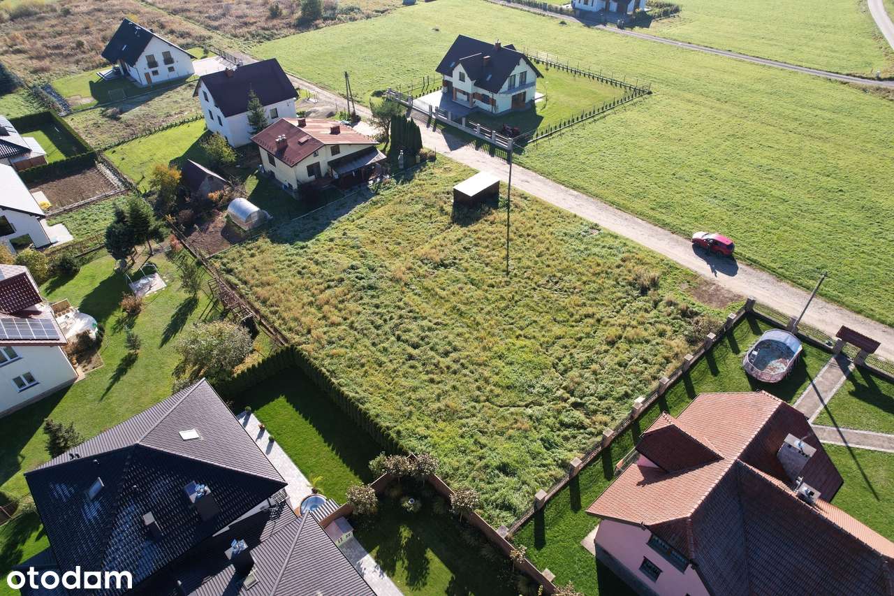 dwie płaskie działki po 7 arów tworzące prawie kwadrat-4