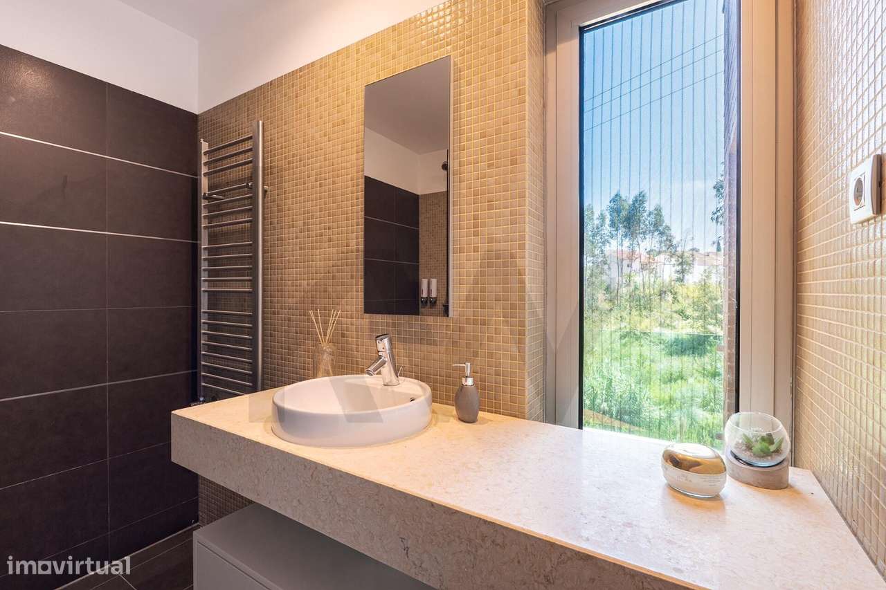 Moradia T3+1 de Excelência com Jardim Privativo em Santa Joana, Aveiro-48