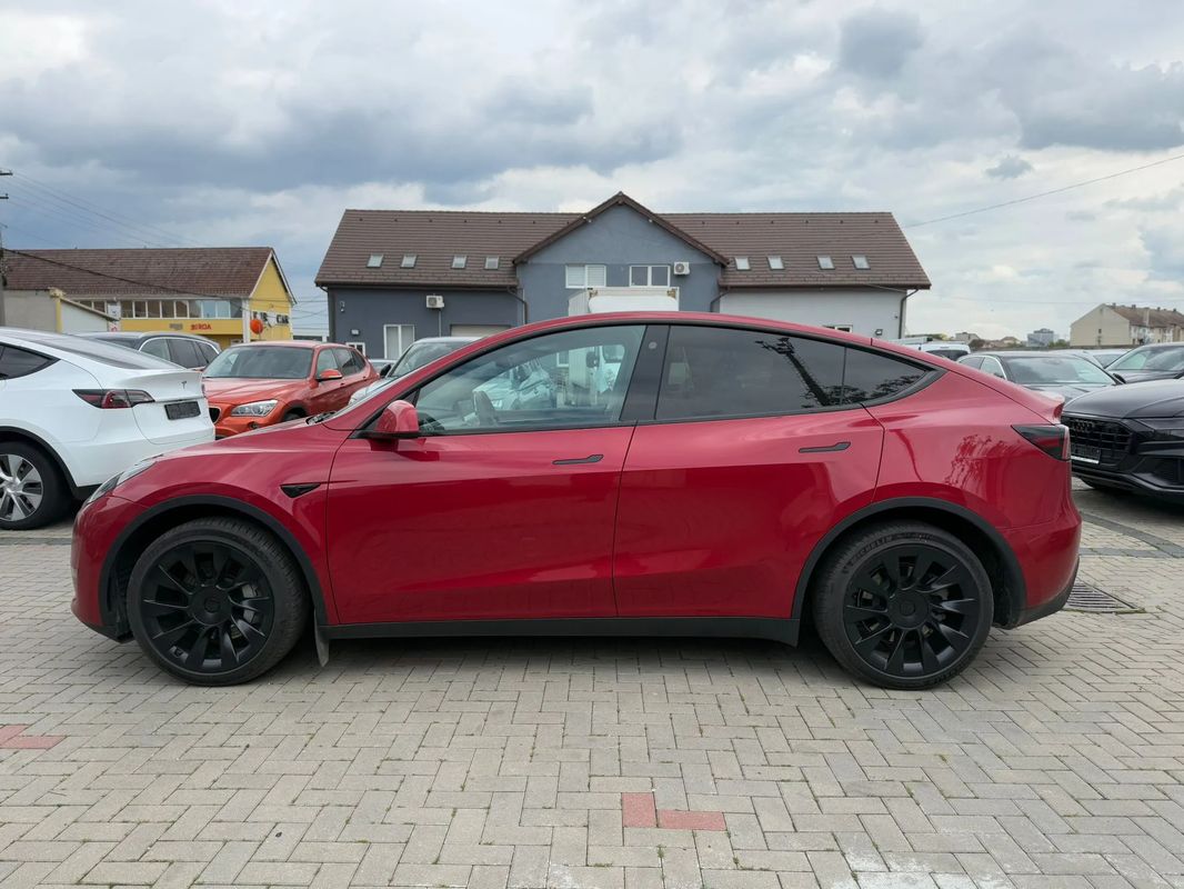 Tesla Model Y Long Range Dual Motor AWD - 17