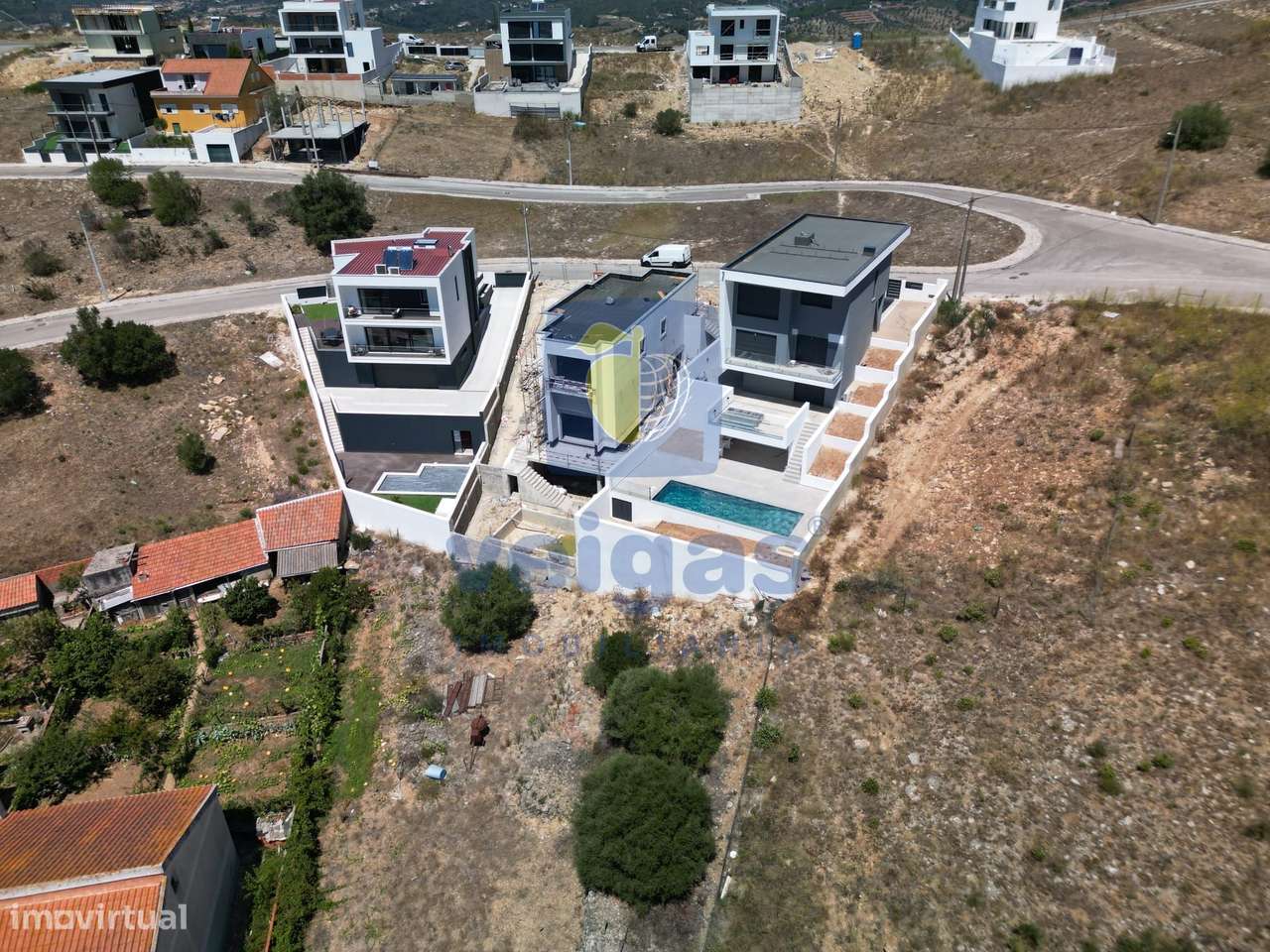 Terreno Urbano em Vialonga com Vista e Acessibilidade-11
