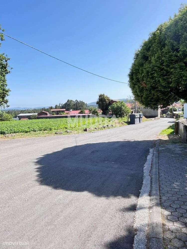 Moradia de 2 Pisos – Excelente Oportunidade em Romariz, Santa Maria da-36