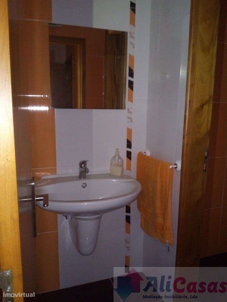 Loja com Montra e Cave-17