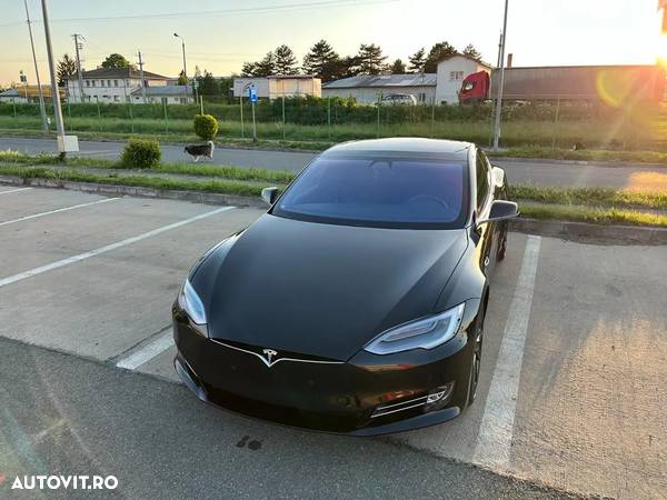 Tesla Model S - 4