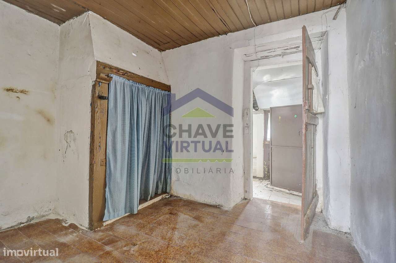 Moradia V2 com Terreno e Anexos - Bombarral - Delgada-7