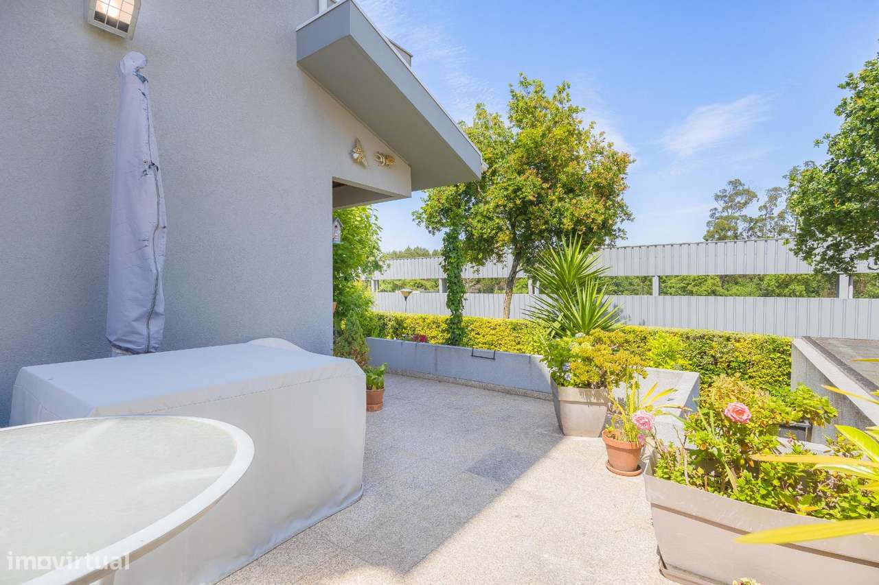 Moradia Exclusiva T5 com Jardim em Leça do Balio-56