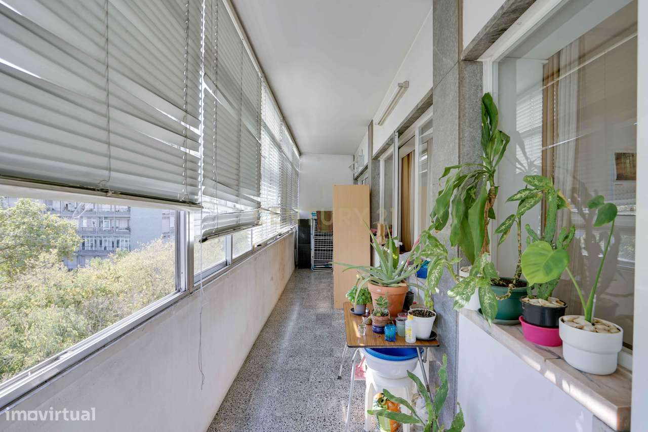 Apartamento T3 pleno de luminosidade em zona premium de Benfica-7