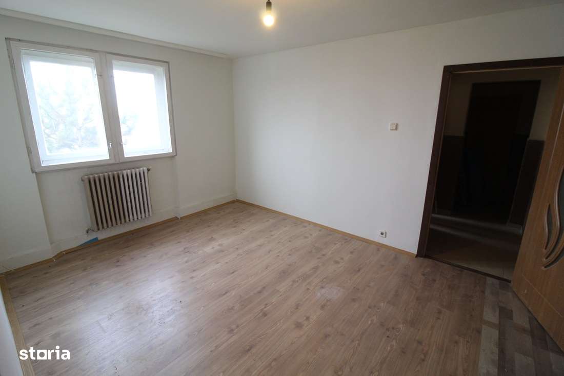 Vând apartament cu 2 camere în Hunedoara, zona Stadion, 38mp, et. 4...-3