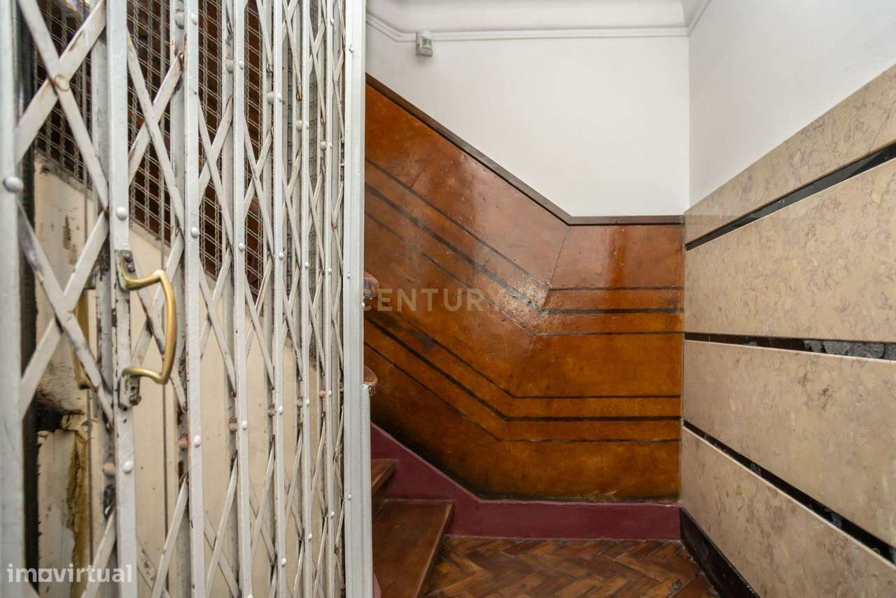 Apartamento T2 para remodelação nas Picoas -Lisboa-28