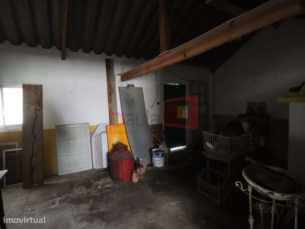 TERRENO COM CASAS - SARILHOS GRANDES-46