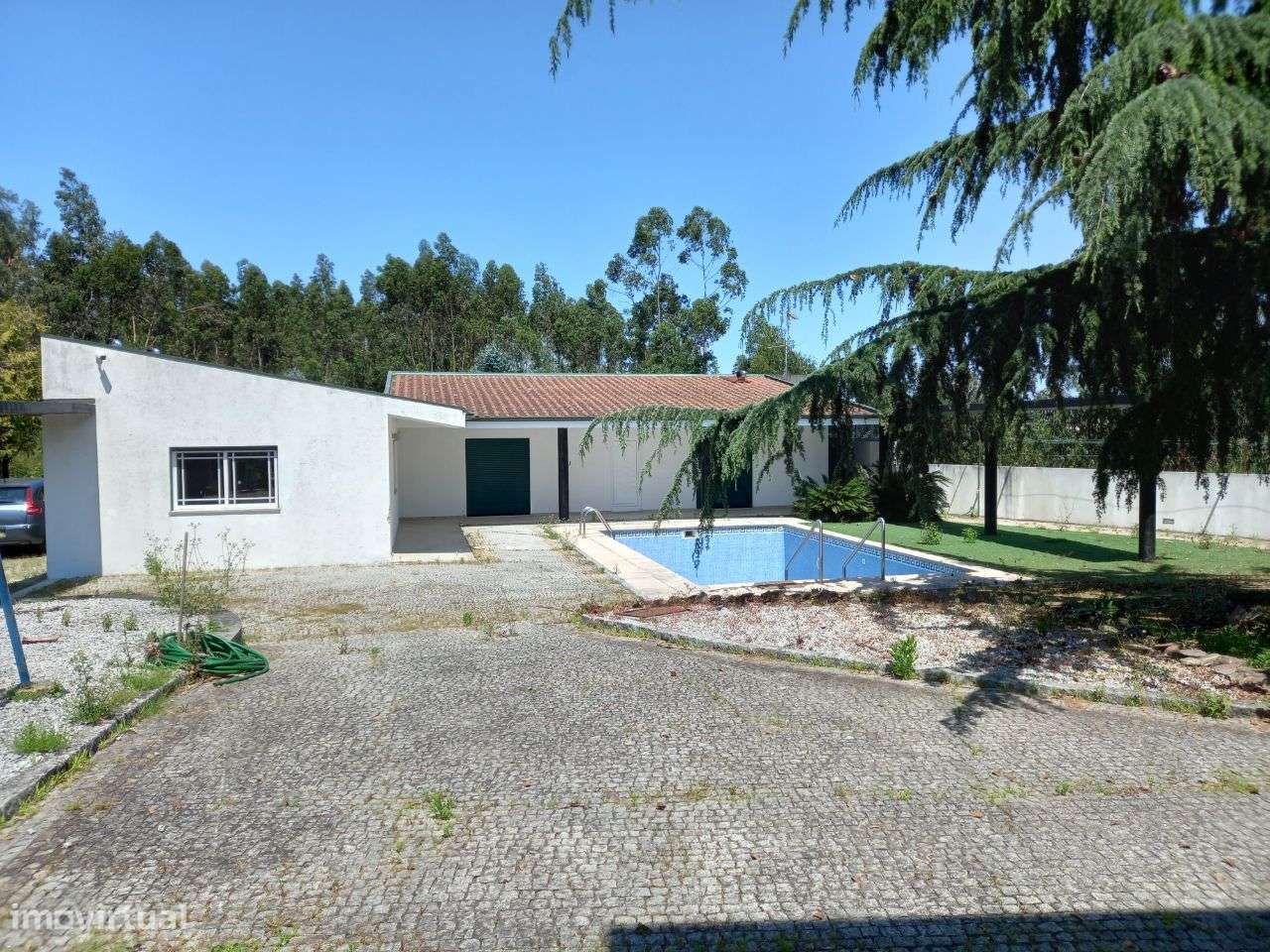 Moradia com 4 suítes, piscina e casa de hóspedes-20