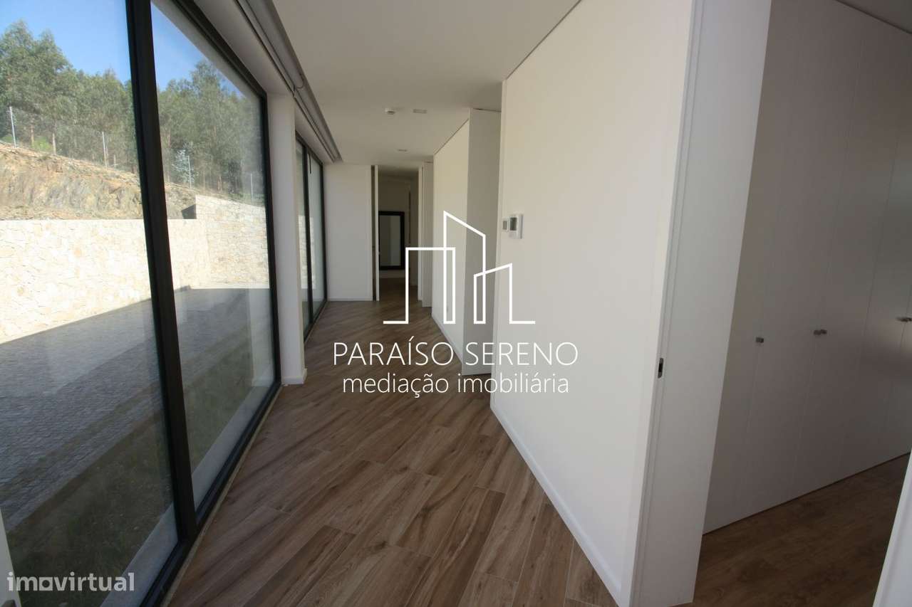 Moradia de Luxo em S. Miguel do Mato-35