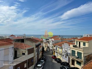 Junto à praia. Prédio c/ dois apartamentos... - Grande imagem: 2/29