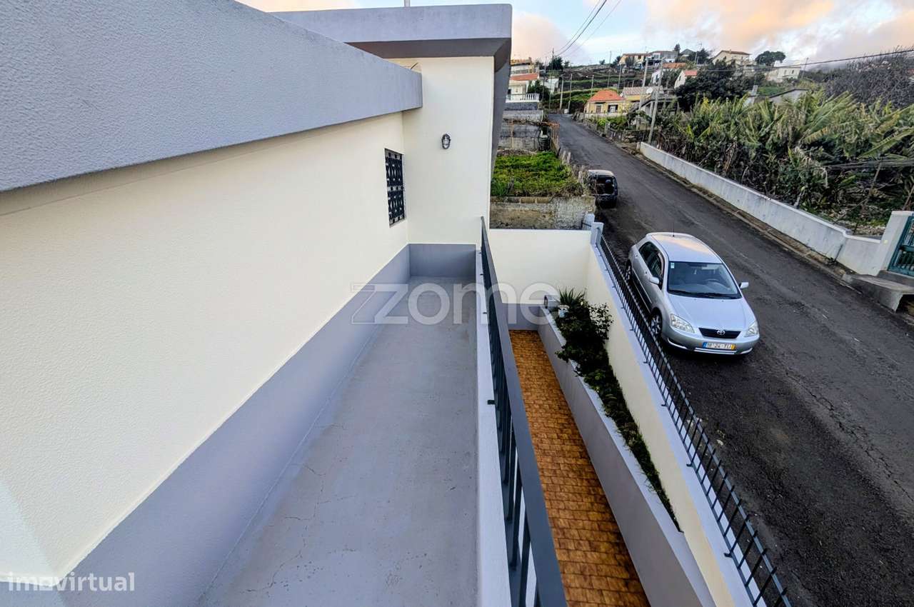 Moradia T5 + T2 com Entradas Independentes e Vista Mar | Ponta do Sol-35