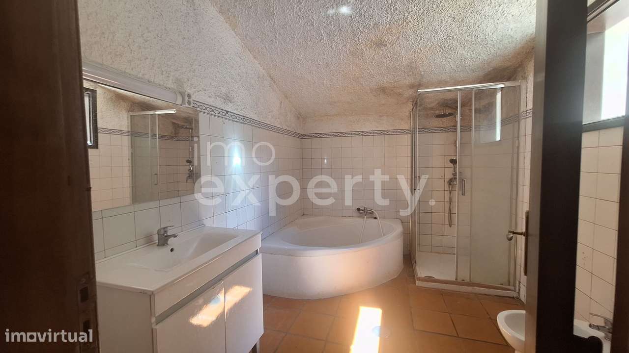 Moradia T2 remodelada na Ribeirinha, Camacha-23