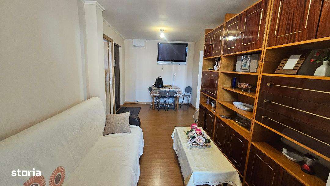 Apartament 2 camere decomandat 52 mp, central-Cetate-2