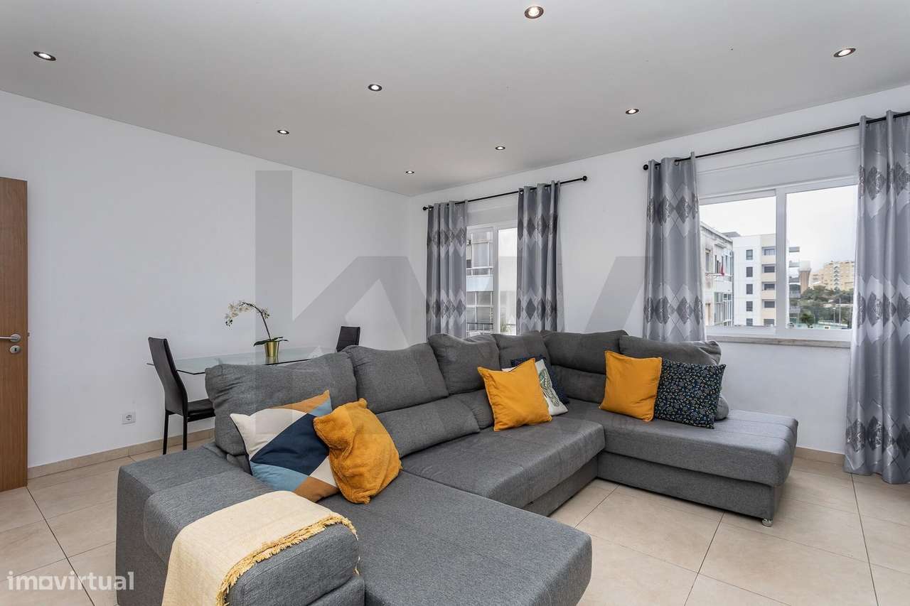 T2 com duas varandas e churrasqueira na Murtinheira | Seixal - Grande imagem: 4/22