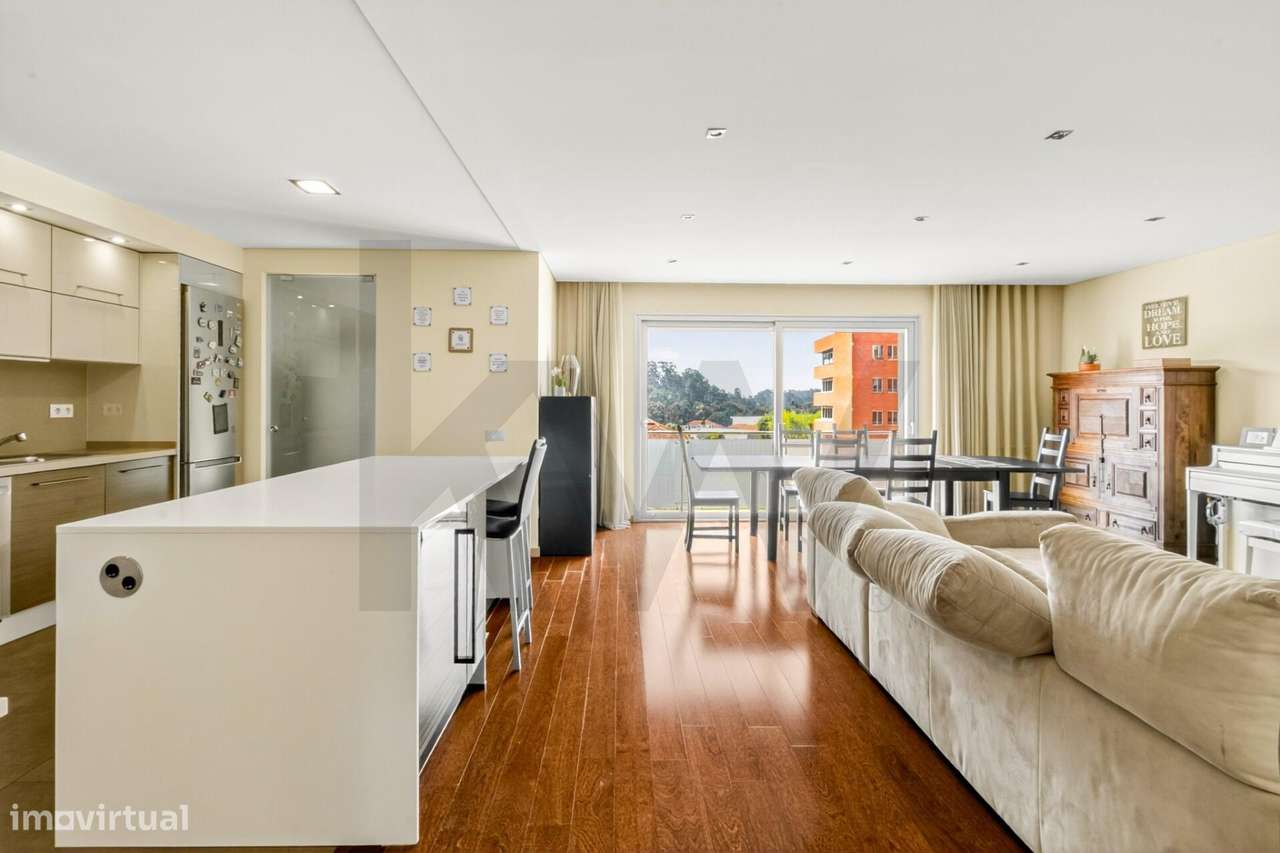 T4 com Garagem Privada e Vista no Coração da Feira — Espaço e Localiza - Grande imagem: 2/39