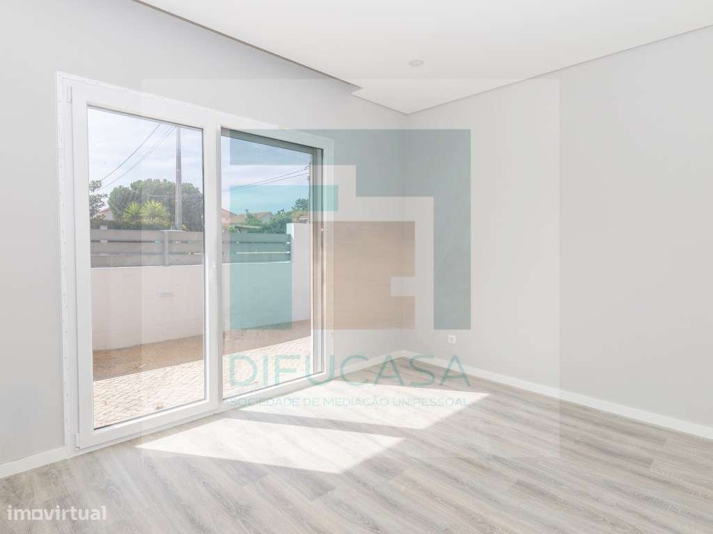 Moradia Isolada T4 Duplex com Piscina e Garagem-16