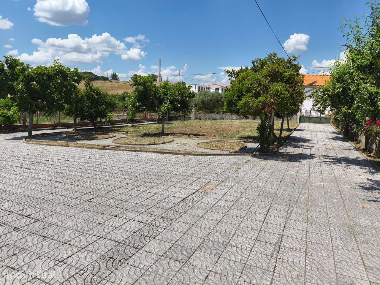 Casa Moderna em Vimioso com Jardim e Garagem-4